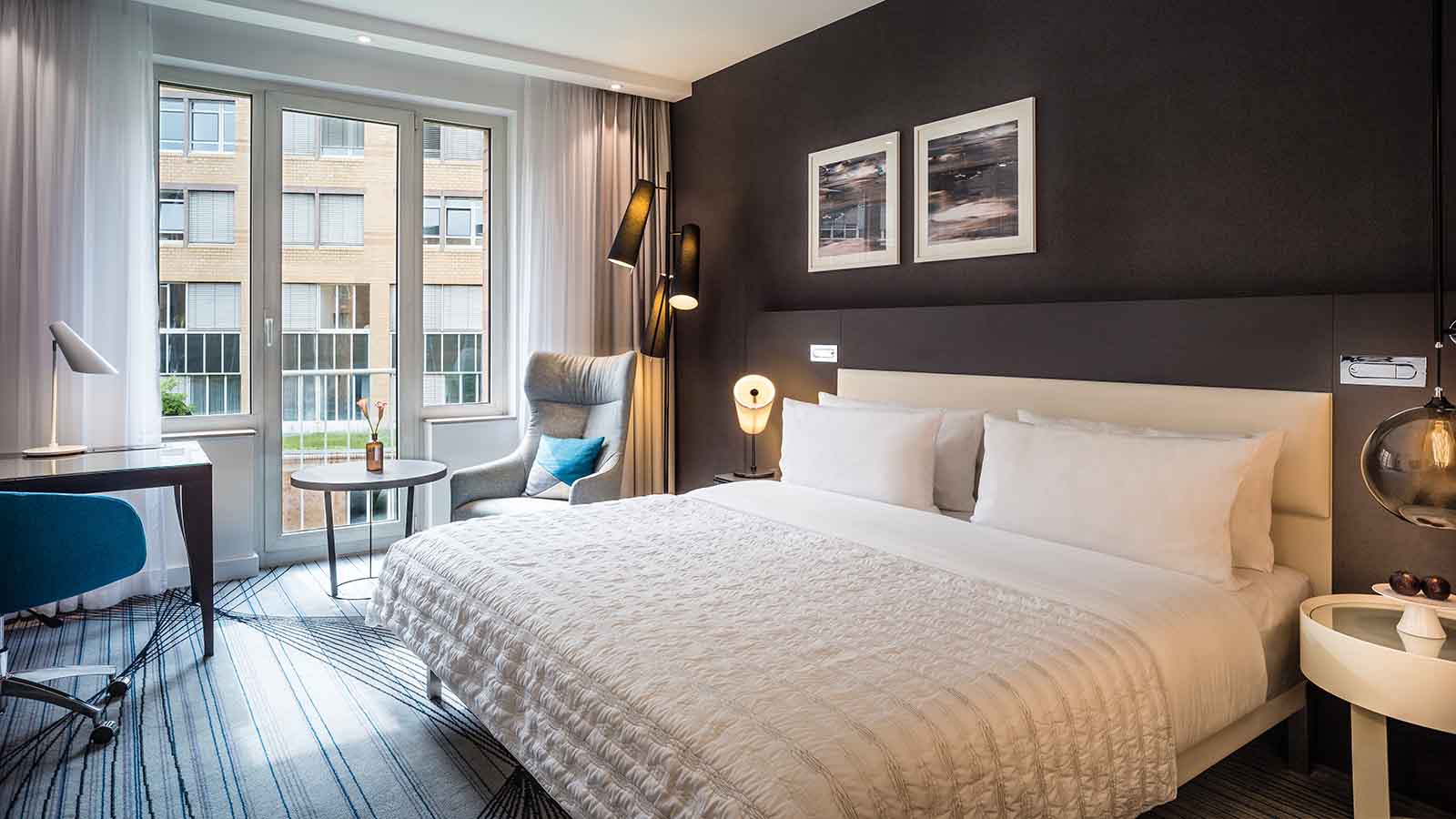 Deluxe Chic Room